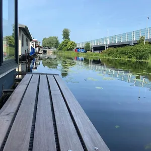 https://unieke-woonark-met-privtuin-en-free-parking.amsterdamhotelsnl.com