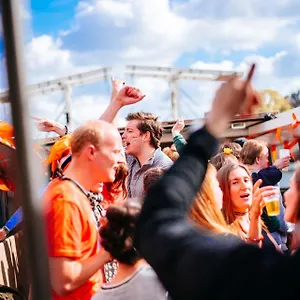 https://amsterdam-central-camping.amsterdamhotelsnl.com